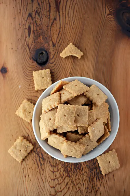 Homemade Cheddar Cheese Crackers