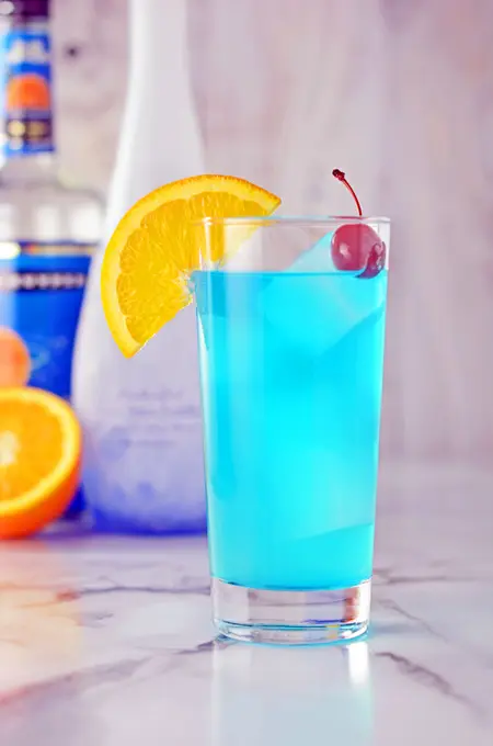 Blue Lagoon Drink Recipe Using Edible Glitter for Drinks