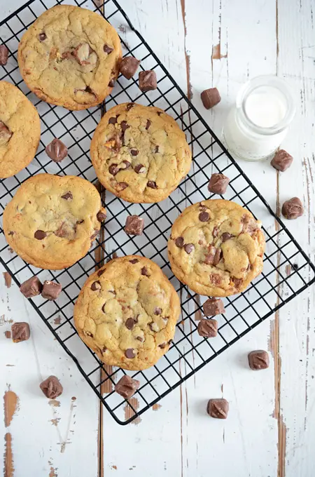Snickers Chocolate Chip Cookies | Made with Snickers Bites