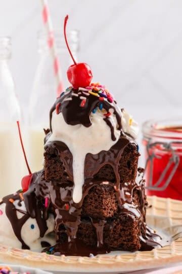 Cover image for Lightened Up Brownie a la Mode.