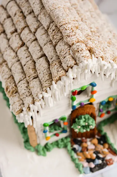 https://thecakechica.com/wp-content/uploads/2019/10/Gingerbread-Cottage-Edited-15-WEB.jpg.webp