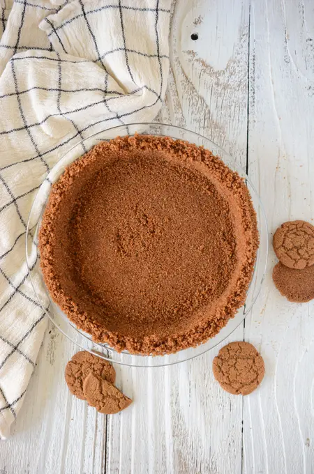 Pumpkin Pie with Gingersnap Crust