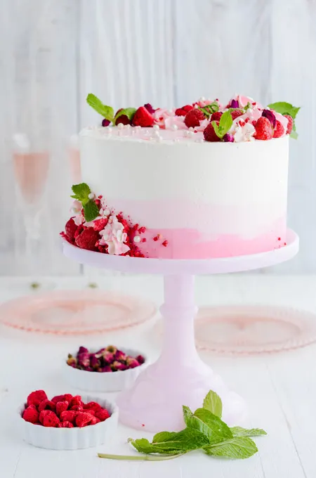 White Chocolate Raspberry Cake - Lo's Kitchen