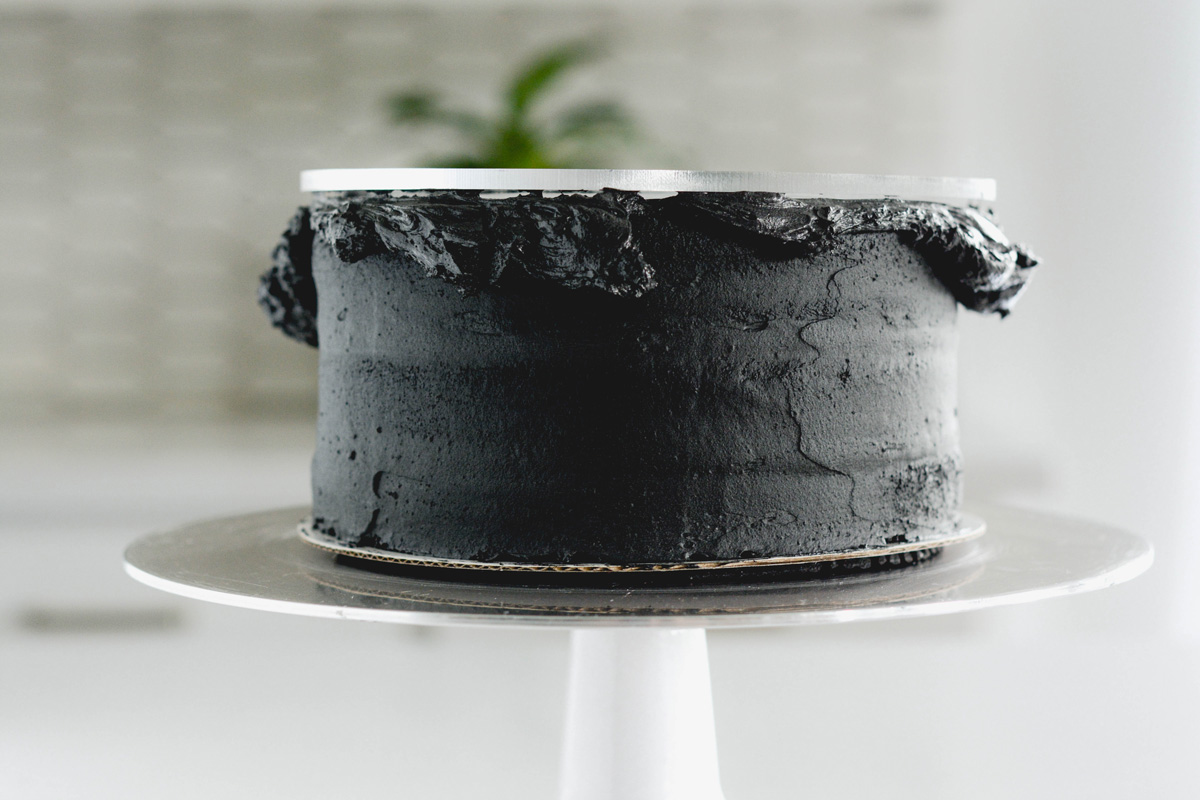 Black Velvet Halloween Cake icing the cake step 1.