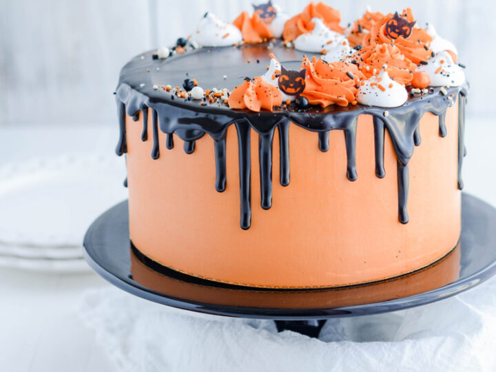 A Spooky Halloween Cake Tutorial! - Cassie's Confections