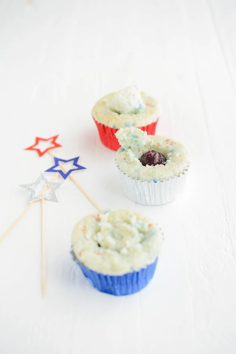 Patriotic Confetti Cupcakes assembly process.