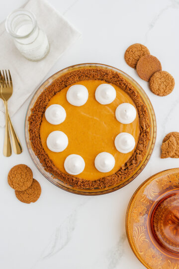 Pumpkin Pie with Gingersnap Crust overhead shot.